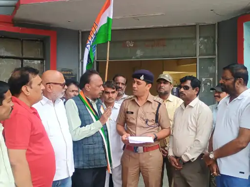 इंदौर यातायात अव्यवस्था पर कांग्रेस का घेराव, 2000 नए पुलिस जवान और 10 ट्रैफिक थाने खोलने की मांग