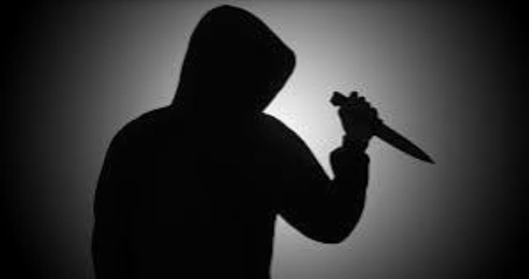 इंदौर में चाकूबाजी का वीडियो वायरल: मामूली कहासुनी के बाद युवक ने किशोर और बुजुर्ग पर लहराया चाकू, पुलिस ने आरोपी को किया गिरफ्तार