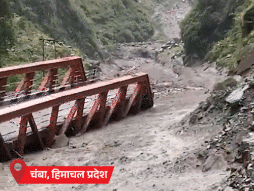 वाराणसी में मणिकर्णिका घाट की छत पर अंतिम संस्कार:MP के शहडोल में अस्पताल में पानी भरा, नासिक में मंदिर गोदावरी में डूबे