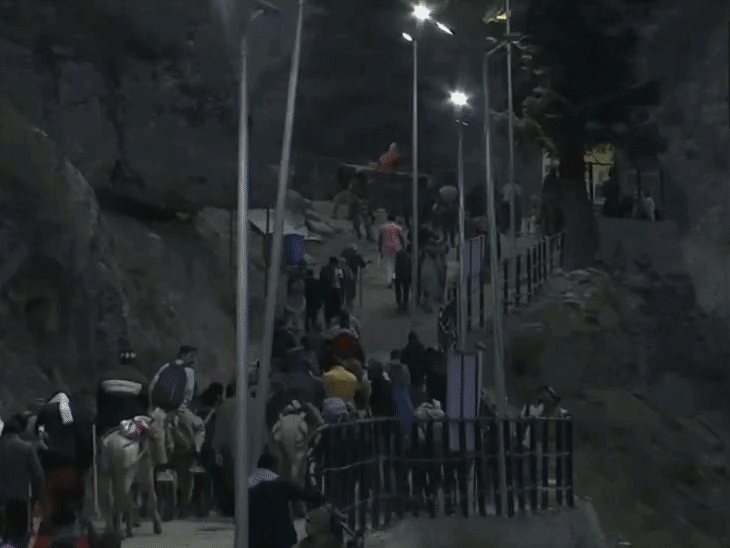 अमरनाथ यात्रा- पहले दिन 12,348 श्रद्धालुओं ने दर्शन किए:6400 यात्रियों का तीसरा जत्था रवाना, अब तक 3.5 लाख से ज्यादा रजिस्ट्रेशन; एक की मौत