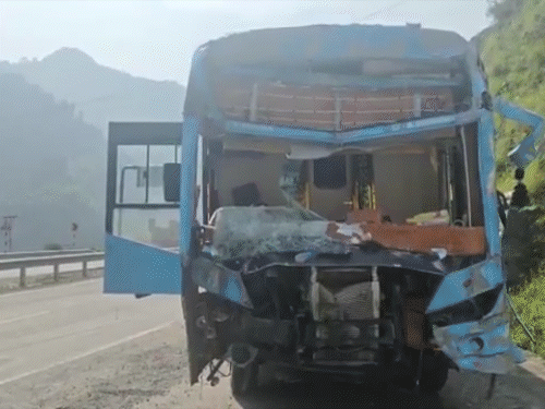 अमरनाथ यात्रा- चंदरकोट में काफिले की बसें टकराईं, 36 घायल:पहलगाम रूट पर हादसा, बस के ब्रेक फेल हुए थे; अबतक 30 हजार दर्शन कर चुके