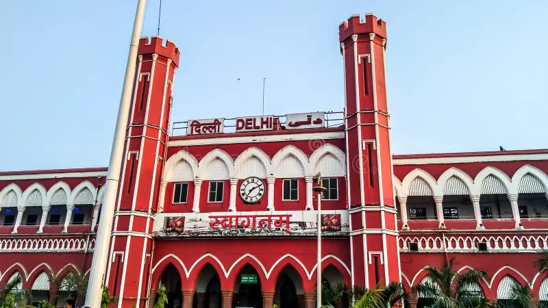 पुरानी दिल्ली रेलवे स्टेशन का नाम बदलने की मांग उठी है.