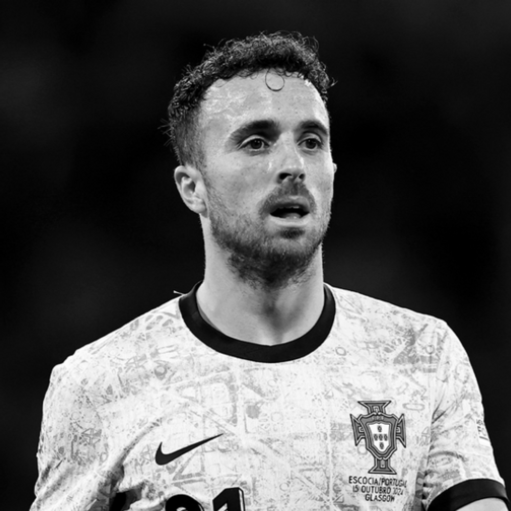 कार दुर्घटना में पुर्तगाली फुटबॉलर डिएगो जोटा की मौत:टायर फटने से पलटी कार, आग लगी; भाई की भी गई जान