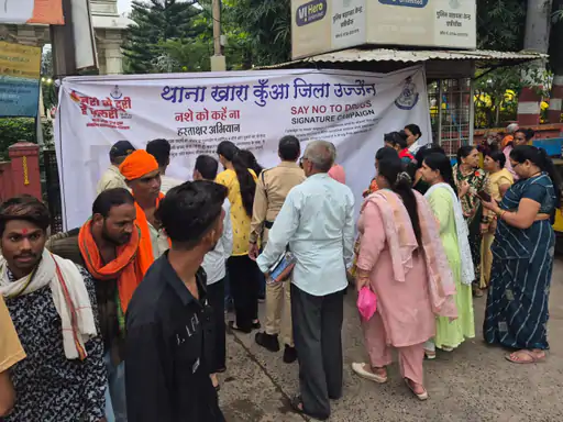 उज्जैन: पुलिस का नशे के खिलाफ हस्ताक्षर अभियान, युवाओं ने लिया नशे से दूर रहने का संकल्प